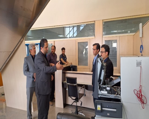 تحویل ارز حجاج در فرودگاه همدان برای اولین بار 