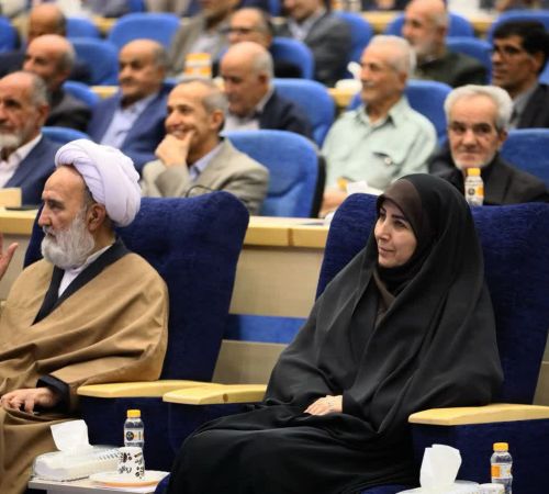 حضور مدیرکل زنان و خانواده استانداری همدان در همایش پیشکسوتان استانداری و فرمانداری های تابعه استان