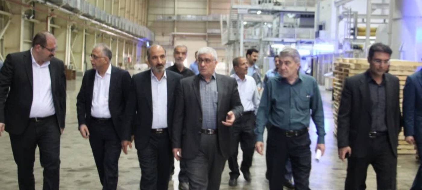 بازدید فرماندار ملایر از شرکت تولیدی بافتسان