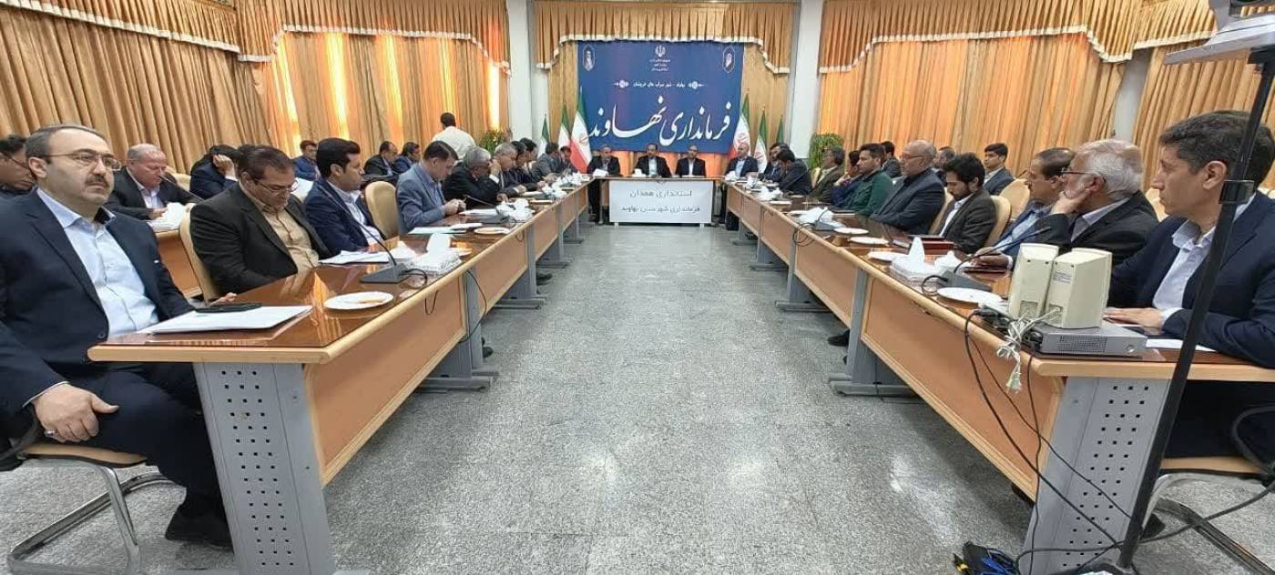 فرماندار نهاوند با بیان اینکه بانک‌ها تسریع در امور را در دستور کار خود قرار دهند، گفت: ظرف ۳ روز آینده از تشکیل این جلسه، بانک های رفاه و پست بانک با بنیاد مسکن جلسه دهند و نتیجه را اعلام کنند.