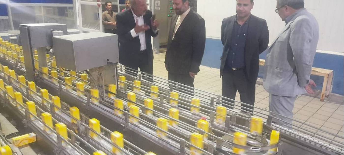 ‍ فرماندار نهاوند در بازدید از کارخانه فرآورده های لبنی احسان سپیده بر رفع مشکلات تولید تأکید کرد