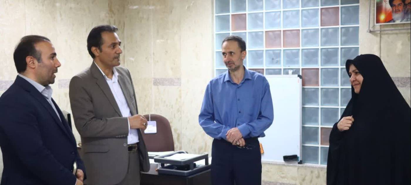 بازدید معاون توسعه مدیریت و منابع استاندار همدان از ادارات‌کل ستادی استانداری