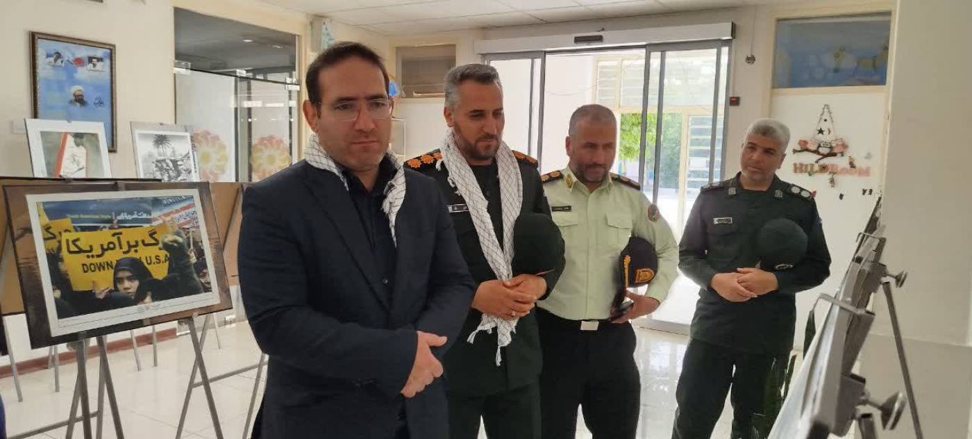 بازدید فرماندار، فرمانده انتظامی و فرمانده ناحیه مقاومت بسیج سپاه شهرستان از نمایشگاه پوستر آزادی خرمشهر