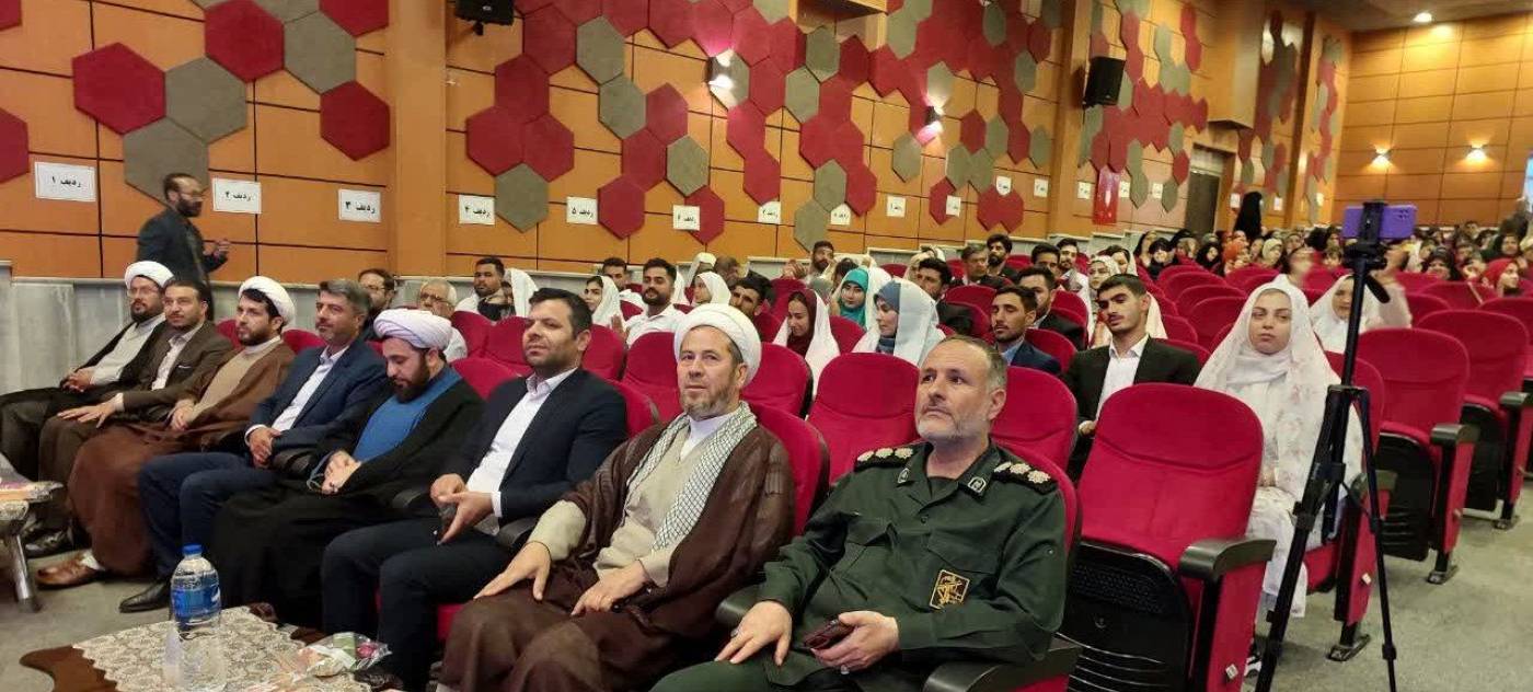 با حضور امام جمعه وفرماندار کبودراهنگ؛مراسم جشن سالروز ازدواج حضرت علی(ع) وحضرت فاطمه زهرا (س)  با حضور ۵۰ زوج جوان درکبودراهنگ برگزار شد.