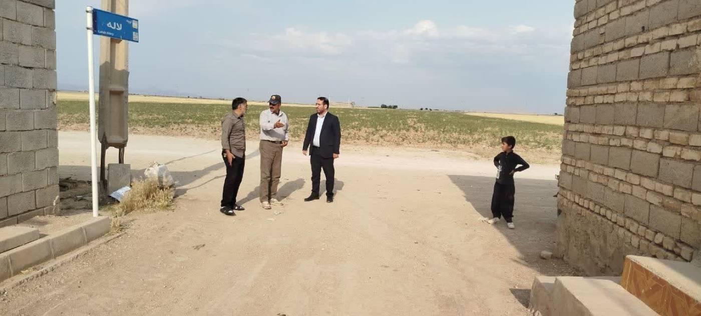 بازدید دکتر محمد فتحی فرماندار شهرستان فامنین از معابر روستای طاوه