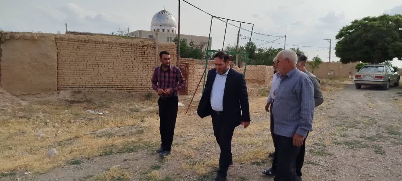 بازدید دکتر محمد فتحی فرماندار شهرستان فامنین به همراه شورا و دهیار روستای اکله از معابر این روستا