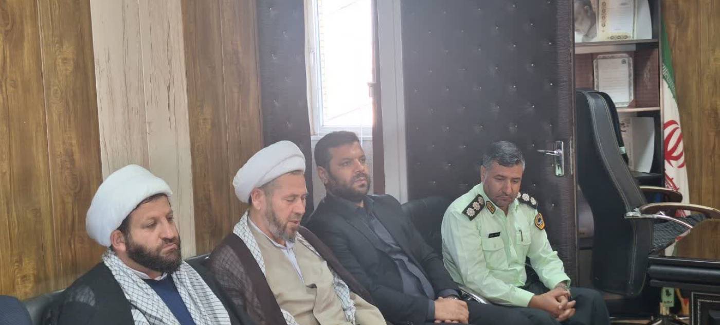 دیدار امام جمعه،فرماندار واعضای شورای تامین کبودراهنگ بافرمانده وپرسنل انتظامی به مناسبت  هفته فراجا