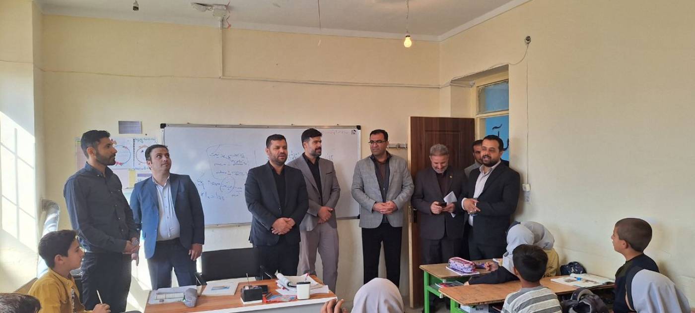 بازدید سرزده فرماندار کبودراهنگ ازمدرسه شهید بویاقچی در روستای طاس تپه از توابع بخش مرکزی