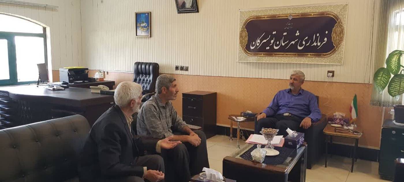 دیدار مردمی سرپرست فرمانداری شهرستان تویسرکان در محل فرمانداری