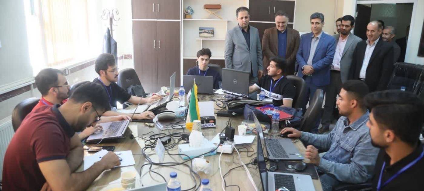 بازدید معاون اقتصادی استاندار همدان از رویداد هوش مصنوعی دانشگاه ملی مهارت