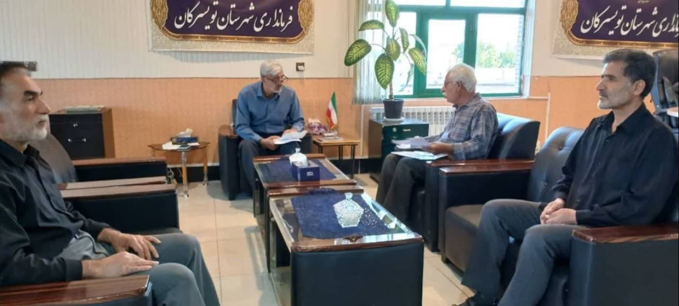 دیدار مردمی سرپرست فرمانداری شهرستان تویسرکان در محل فرمانداری