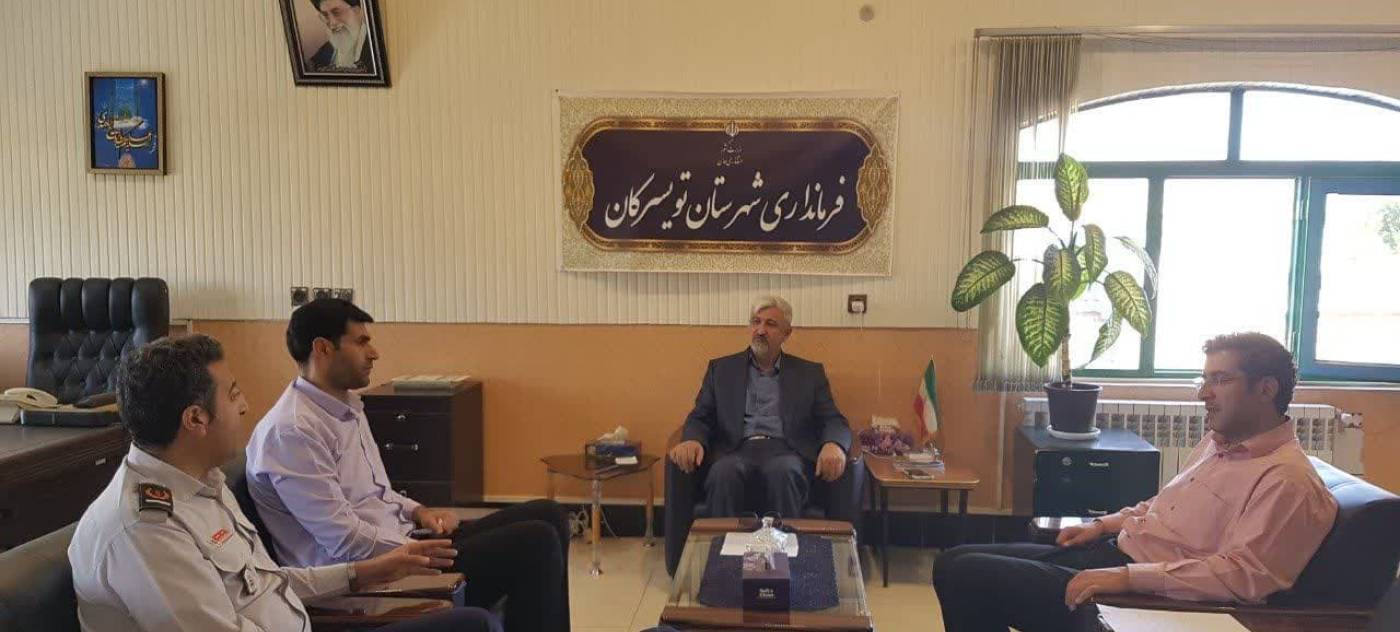 دیدار رئیس آتش‌نشانی با فرماندار در راستای تقویت خدمات ایمنی