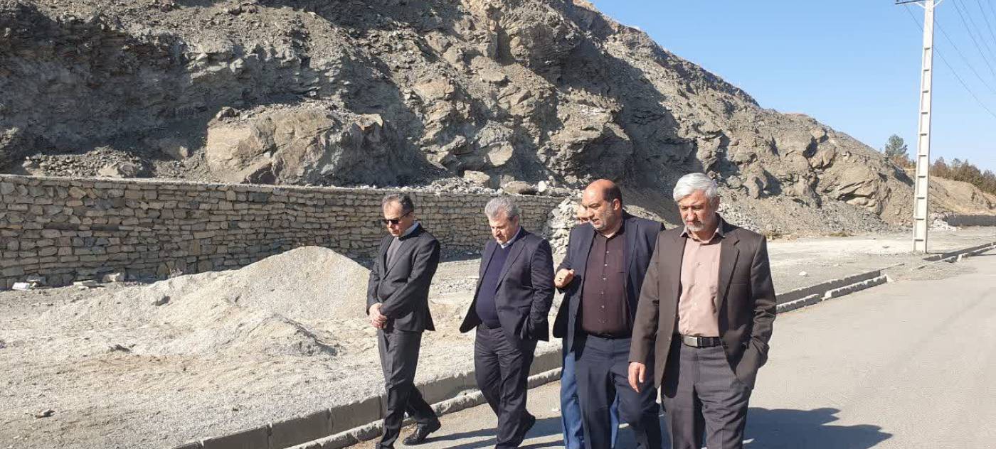 به گزارش روابط‌عمومی فرمانداری شهرستان تویسرکان، سید مجید شماعی، فرماندار شهرستان تویسرکان، به همراه دکتر وفایی، رئیس سازمان برنامه‌ و بودجه استان همدان، شهلایی، مدیرکل نوسازی و توانمندسازی مدارس استان همدان و آقای قمری، مسئول دفتر دکتر مفتح، از پروژه‌های