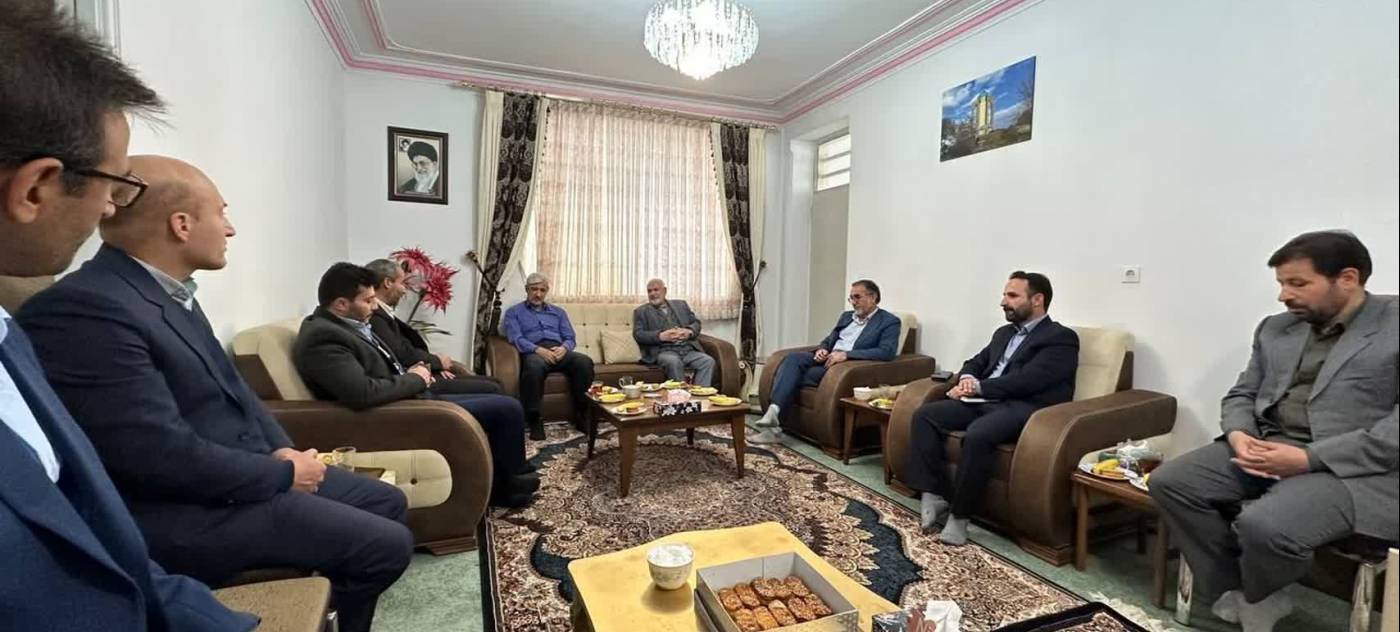 به گزارش روابط‌عمومی فرمانداری شهرستان تویسرکان، سید مجید شماعی فرماندار شهرستان، با حضور نعمتی مدیرکل کمیته امداد امام خمینی‌(ره) استان همدان و حاج مرتضی فضلعلی، نماینده شرکت گلرنگ، درباره روند ساخت واحدهای مسکونی ویژه خانواده‌های محروم دیدار و گفتگو کرد