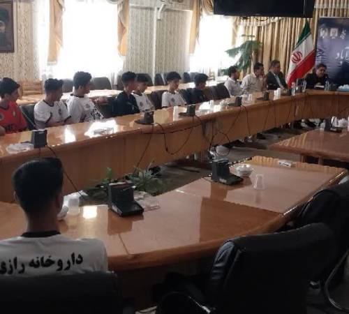 دیدار تیم فوتسال فاتح اسدآباد با فرماندار پیش از حضور در مسابقات لیگ مناطق کشور