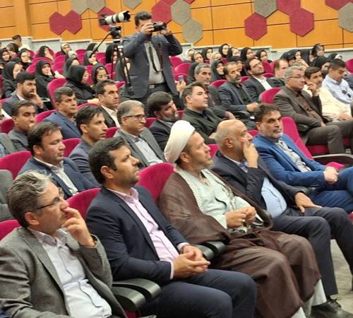 با حضور وزیر تعاون، کار و رفاه اجتماعی همایش "وفاق برای سرمایه‌گذاری و ایران ماهر" در کبودراهنگ برگزار گردید.