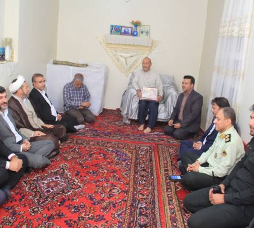 دیدار معاون سیاسی،امنیتی واجتماعی استاندار همدان با خانواده معزز شهیدمرتضی بختیاری