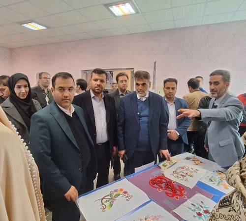 باحضور رئیس سازمان آموزش فنی و حرفه‌ای کشور ،نماینده مردم در مجلس شورای اسلامی ،فرماندار کبودراهنگ ومدیر کل فنی وحرفه ای استان همدان انجام شد؛  ️بازدید از کارگاه‌های مکانیک و صنایع‌دستی نقش‌برجسته سفالی مرکز آموزش فنی و حرفه‌ای شهرستان کبودراهنگ