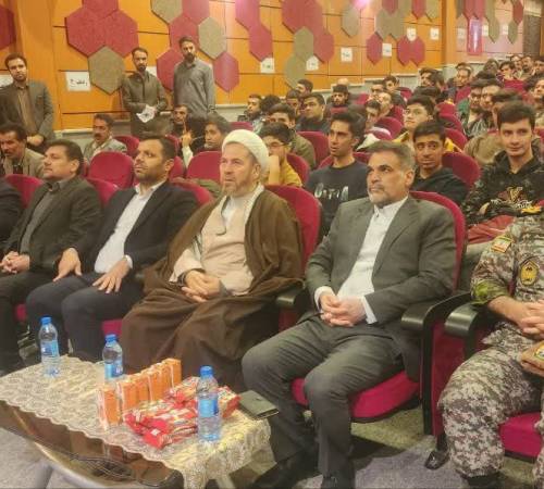 مراسم تجلیل از نفرات برتر کنکور سراسری منطقه کبودراهنگ برگزار شد.