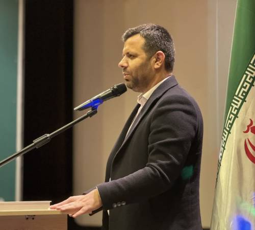 دکتر سیدایوب موسوی منور،فرماندار کبودراهنگ در مراسم جشن ستارگان با اشاره به درخشش بی‌نظیر دانش‌آموزان این شهرستان در کنکور سراسری، این موفقیت را ثمره تلاش جمعی خانواده‌های فرهنگی، معلمان پرتلاش و برنامه‌ریزی‌های آموزشی اثربخش دانست.