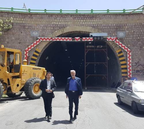 بازدید سرپرست فرمانداری شهرستان تویسرکان از روند تکمیل سیستم روشنایی تونل تویسرکان